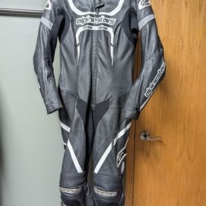 Womens Size 8 (44) Alpinestars one piece leather motorcycle suit